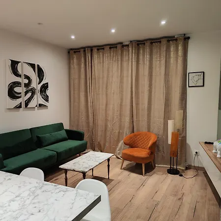 Les Toits De La Republique Апартаменты Chauny